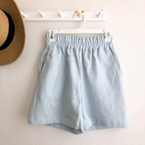 sandara, women linen shorts, high waisted shorts, flax shorts, made in USA, summer shorts, beach shorts, work shots, minimalist shorts, minimalist wardrobe, weekend outfit, holiday outfit, eco friendly clothes, ethical clothes, sustainable fashion, classical shorts, sustainable shorts, bermuda shorts women, home shorts