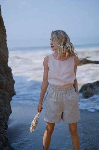 sandara, women linen shorts, high waisted shorts, flax shorts, made in USA, summer shorts, beach shorts, work shots, minimalist shorts, minimalist wardrobe, weekend outfit, holiday outfit, eco friendly clothes, ethical clothes, sustainable fashion, classical shorts, sustainable shorts, bermuda shorts women, home shorts
