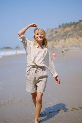 sandara, women linen shorts, high waisted shorts, flax shorts, made in USA, summer shorts, beach shorts, work shots, minimalist shorts, minimalist wardrobe, weekend outfit, holiday outfit, eco friendly clothes, ethical clothes, sustainable fashion, classical shorts, sustainable shorts, bermuda shorts women, home shorts