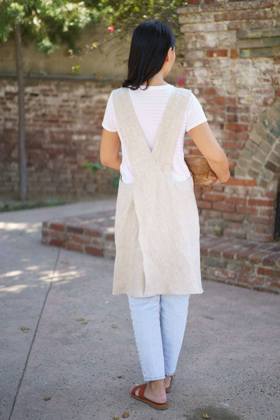 linen apron, linen japanese apron, sustainable apron, japanese apron, linen apron pockets, apron for painting, art apron for women, gardening apron, cooking apron women, kitchen apron in USA, japanese apron USA, hostess gift, sandara, sustainable gift, eco friendly gift for her, gift for mother, pinafore apron